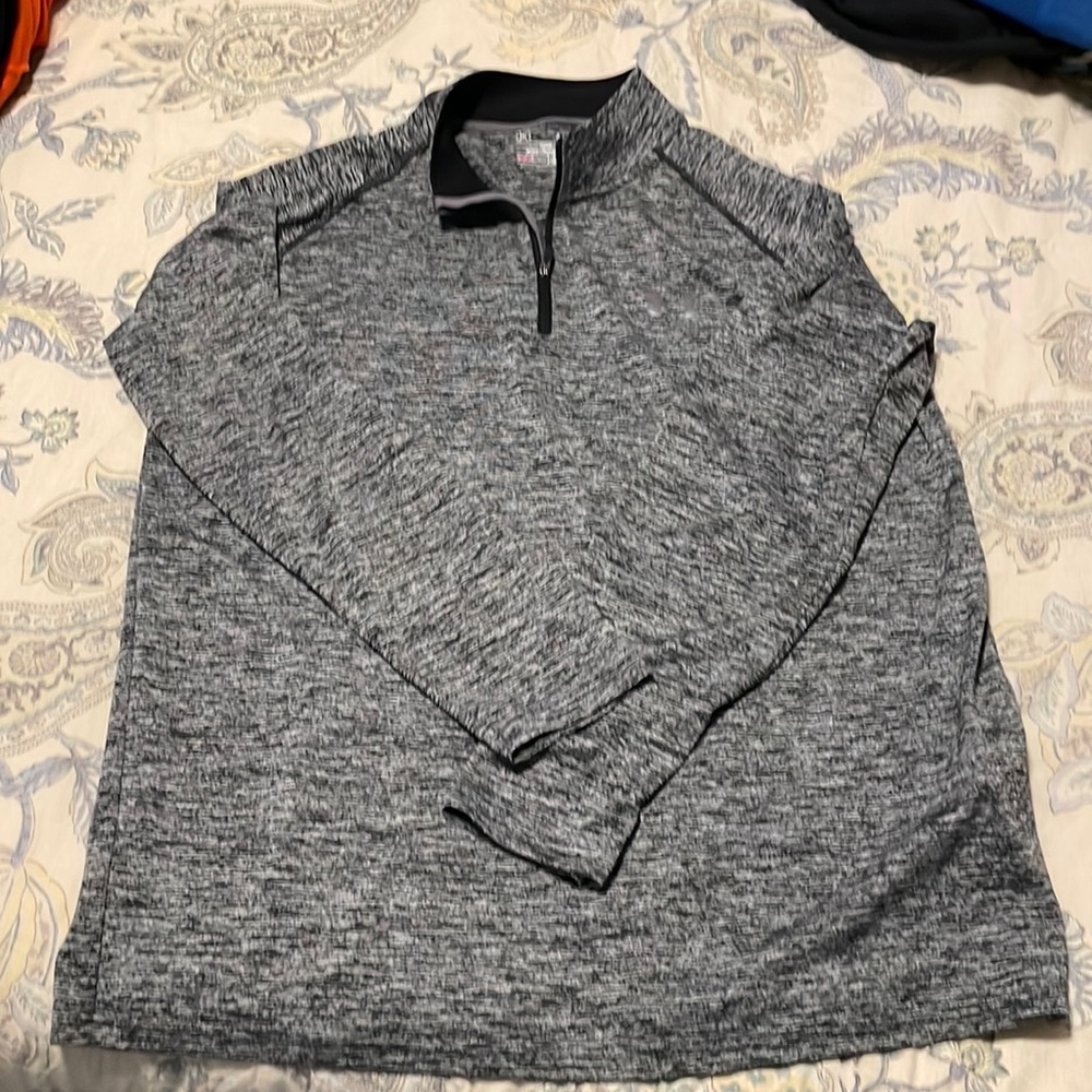 Under armor heat gear runners cover size L